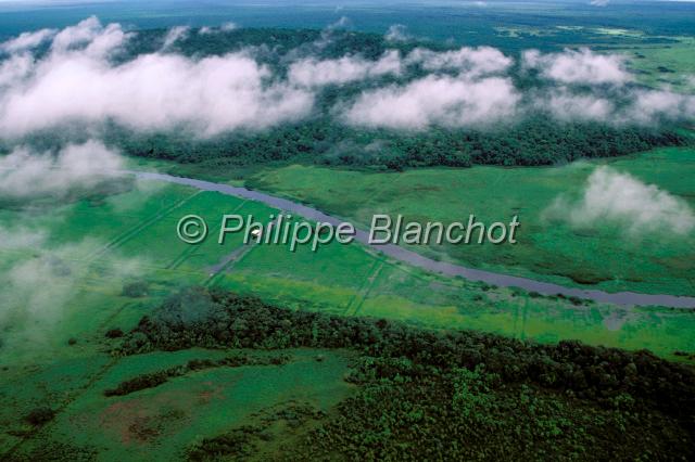 guyane 24.jpg - Vue plongeante sur le marais de Kaw, carbetGuyane franÁaise